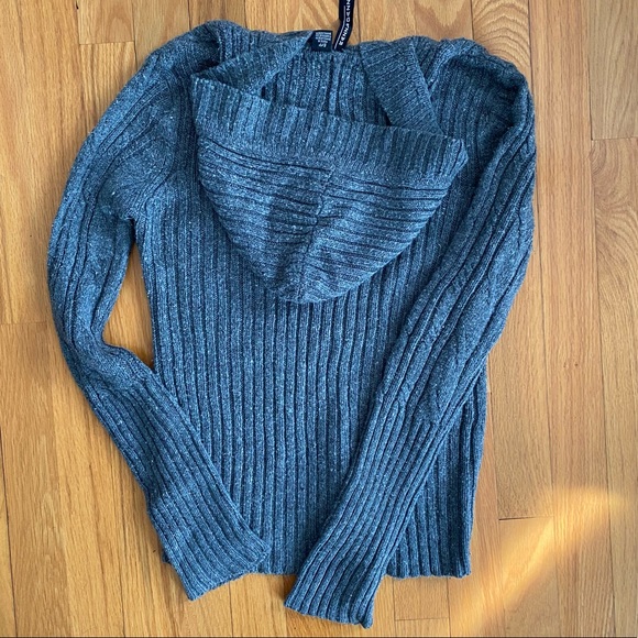 Sweater - Picture 4 of 4